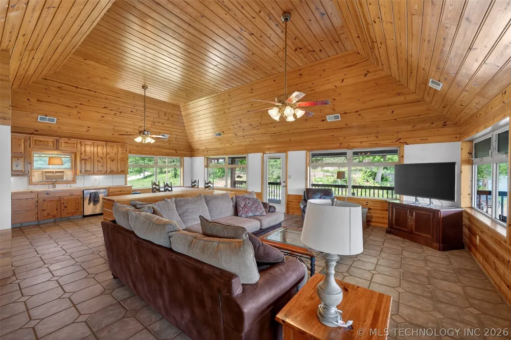 9212 447 ROAD Spavinaw, OK 74366