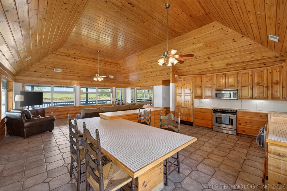 9212 447 ROAD Spavinaw, OK 74366