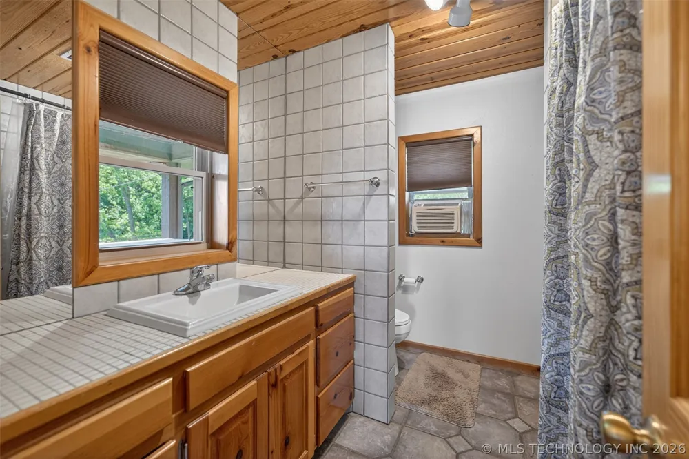 9212 447 ROAD Spavinaw, OK 74366