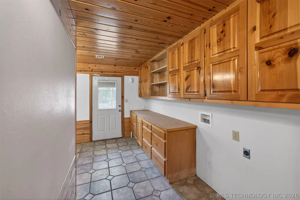 9212 447 ROAD Spavinaw, OK 74366