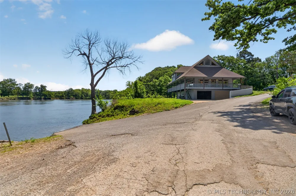 9212 447 ROAD Spavinaw, OK 74366