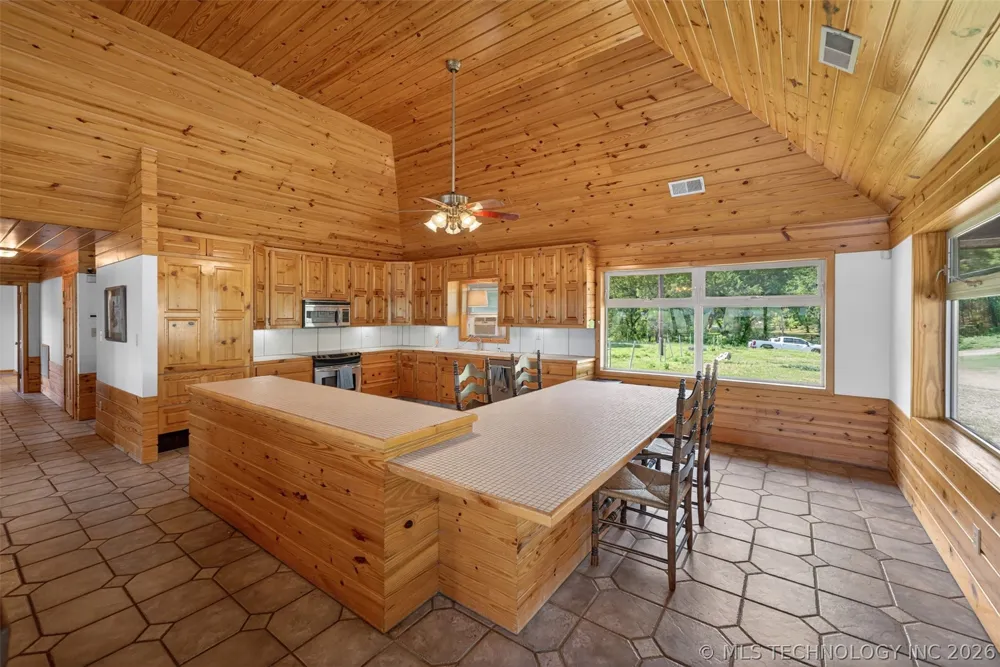 9212 447 ROAD Spavinaw, OK 74366