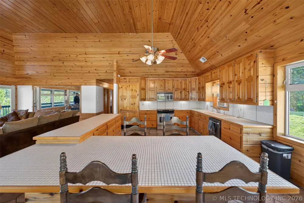 9212 447 ROAD Spavinaw, OK 74366