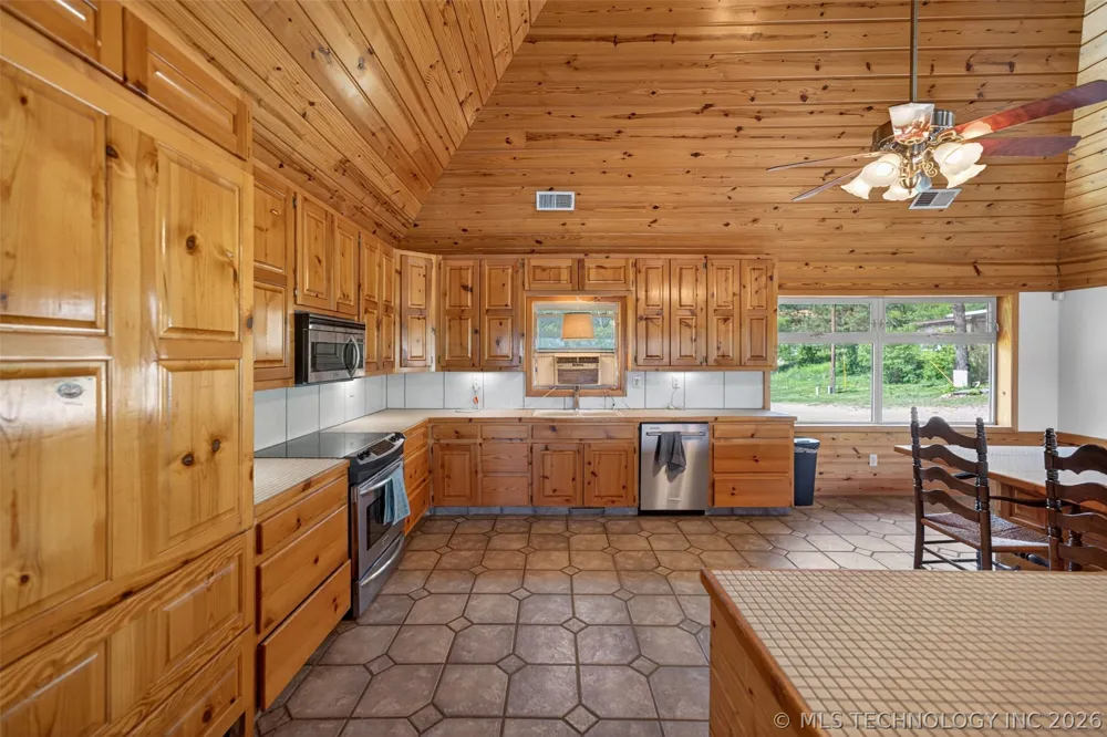 9212 447 ROAD Spavinaw, OK 74366