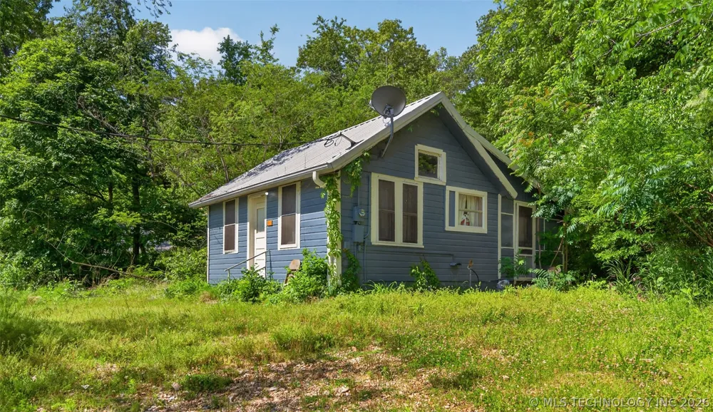 9207 447 ROAD Spavinaw, OK 74366