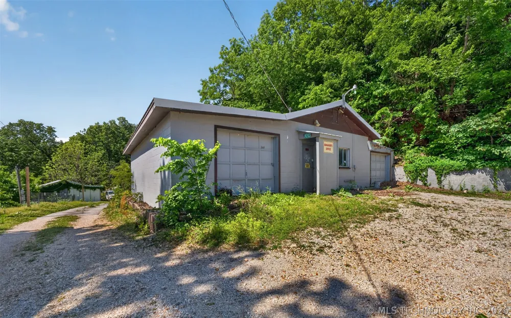 9207 447 ROAD Spavinaw, OK 74366