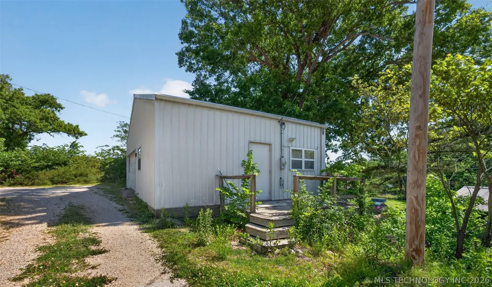 9207 447 ROAD Spavinaw, OK 74366