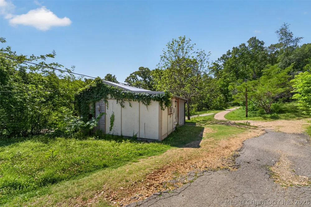 9207 447 ROAD Spavinaw, OK 74366