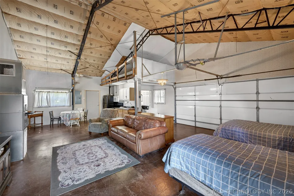 9207 447 ROAD Spavinaw, OK 74366