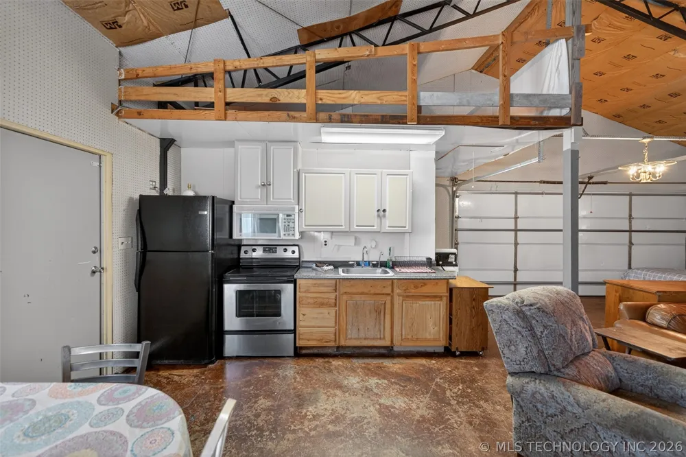 9207 447 ROAD Spavinaw, OK 74366