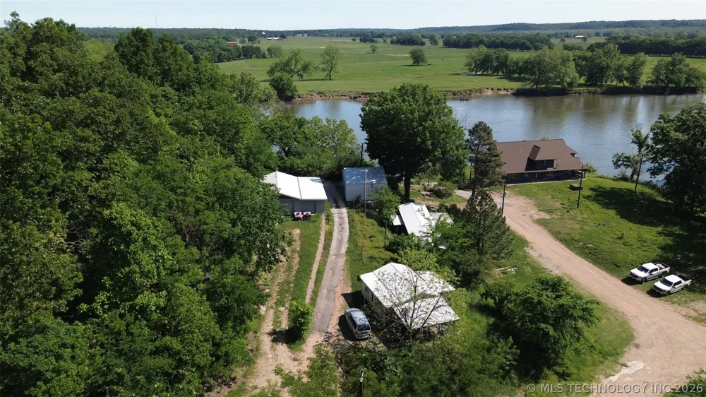 9207 447 ROAD Spavinaw, OK 74366