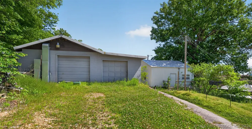 9207 447 ROAD Spavinaw, OK 74366
