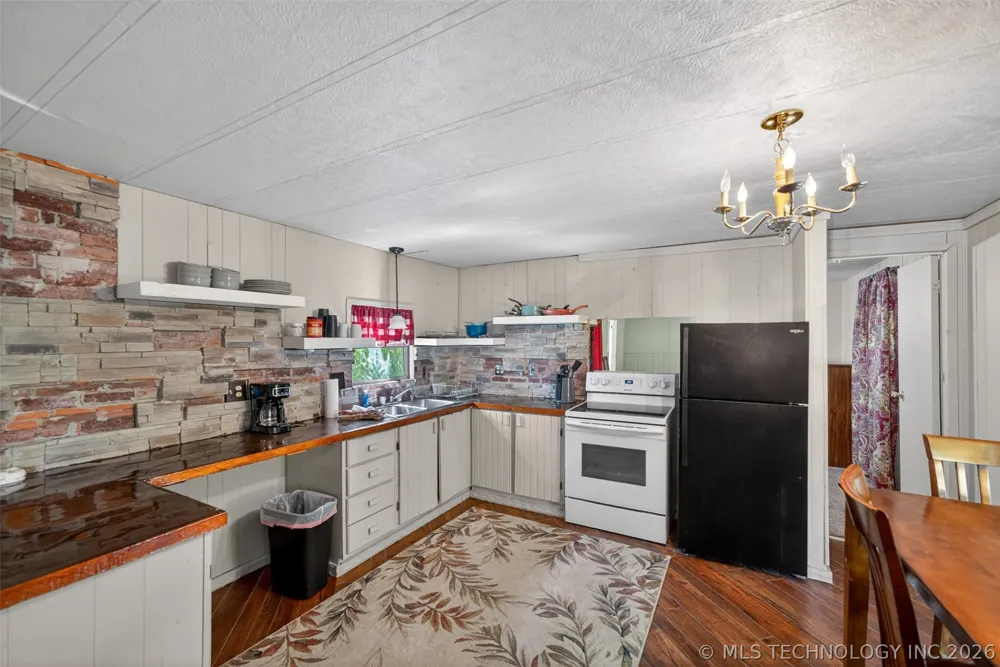 9207 447 ROAD Spavinaw, OK 74366
