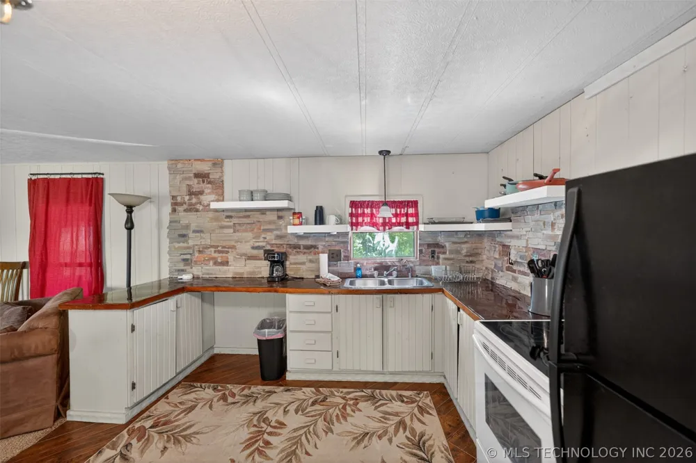 9207 447 ROAD Spavinaw, OK 74366