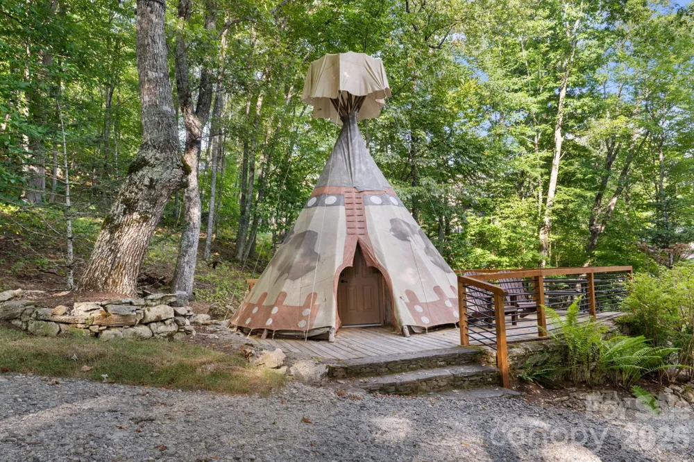 92 White Eagle Trail Banner Elk, NC 28604