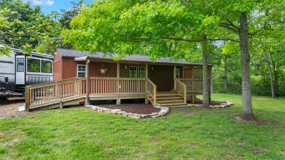990 Bugscuffle Rd Wartrace, TN 37183