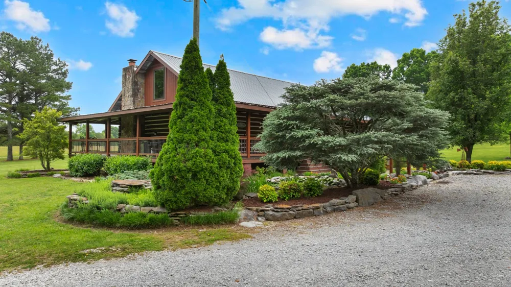 990 Bugscuffle Rd Wartrace, TN 37183