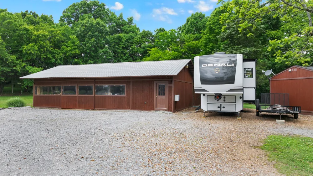 990 Bugscuffle Rd Wartrace, TN 37183