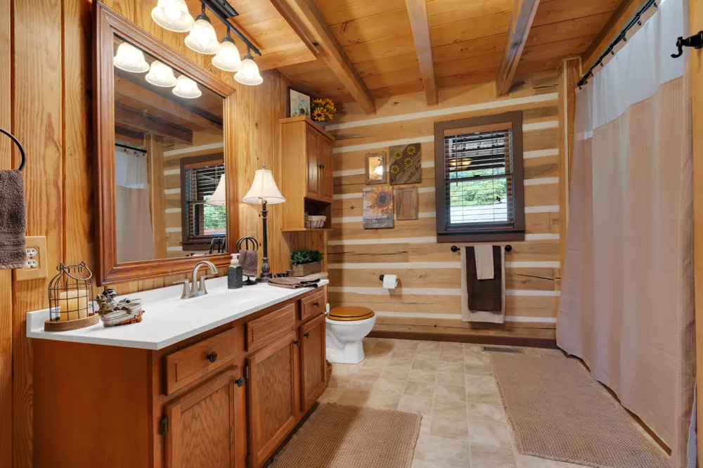 990 Bugscuffle Rd Wartrace, TN 37183