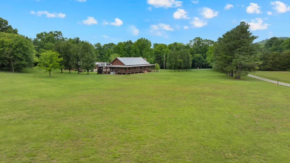 990 Bugscuffle Rd Wartrace, TN 37183