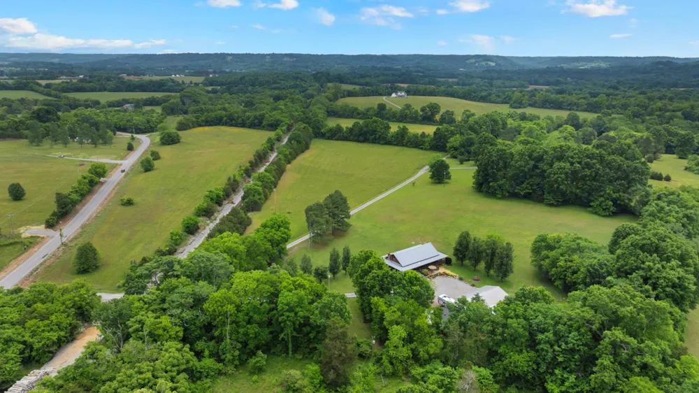 990 Bugscuffle Rd Wartrace, TN 37183