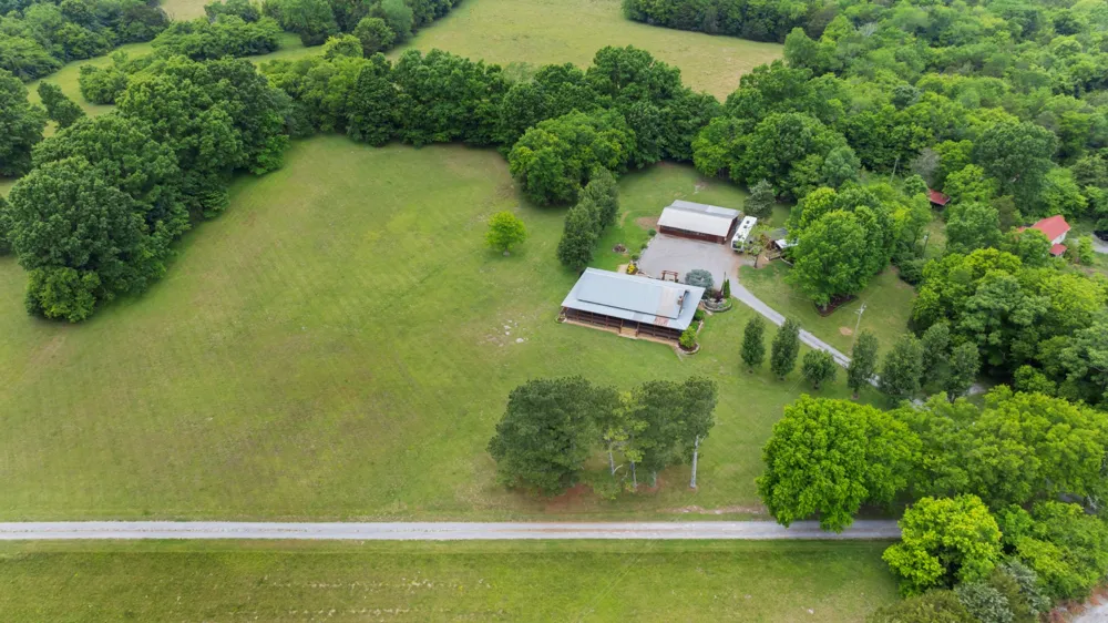 990 Bugscuffle Rd Wartrace, TN 37183