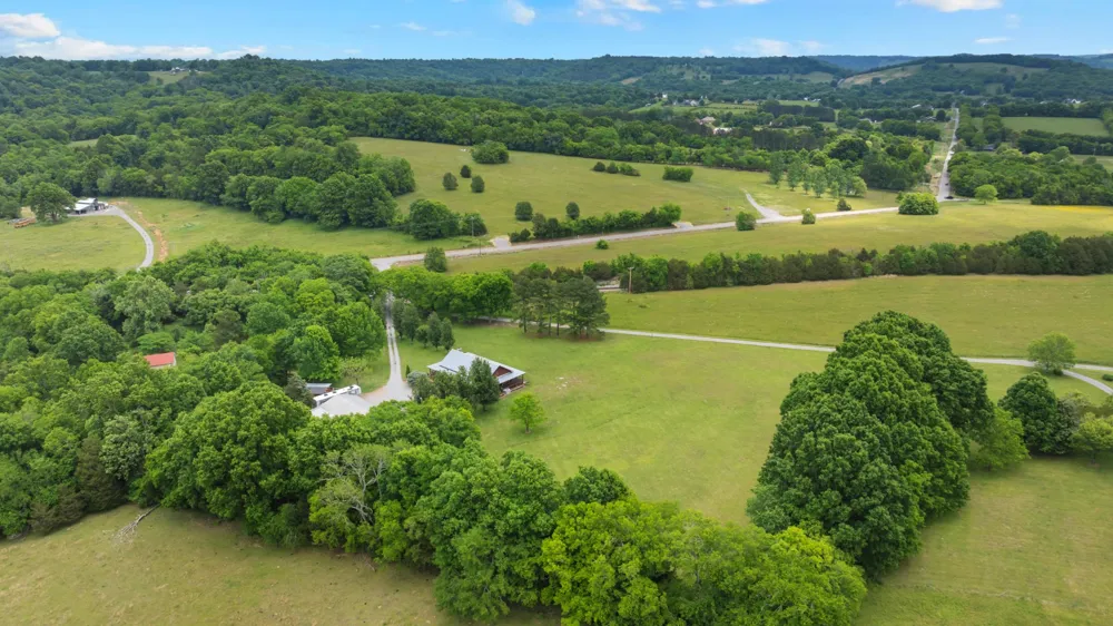 990 Bugscuffle Rd Wartrace, TN 37183