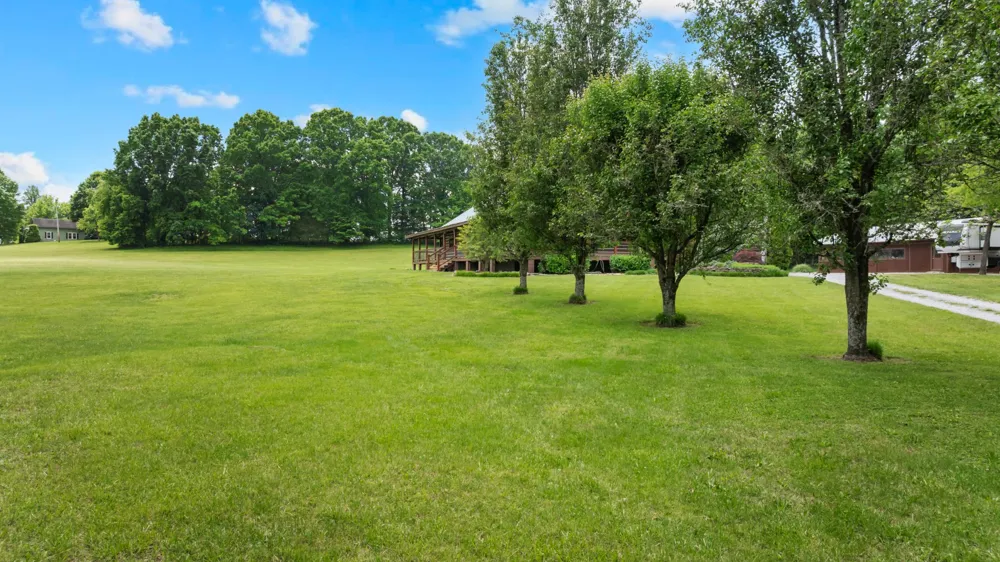 990 Bugscuffle Rd Wartrace, TN 37183