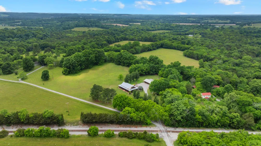 990 Bugscuffle Rd Wartrace, TN 37183