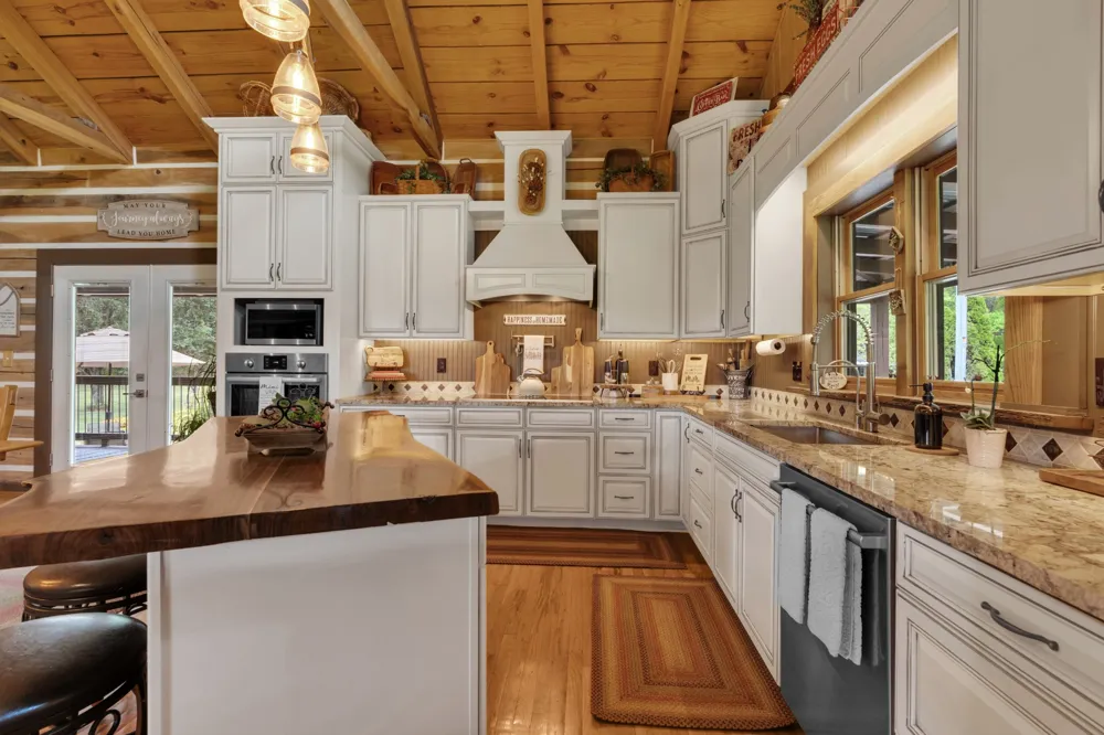 990 Bugscuffle Rd Wartrace, TN 37183