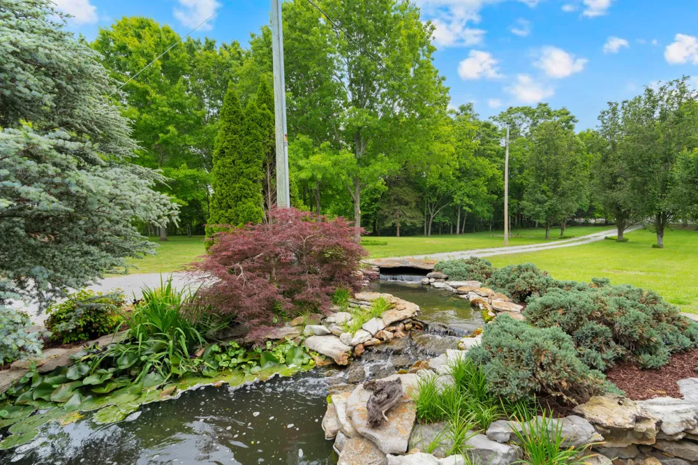 990 Bugscuffle Rd Wartrace, TN 37183