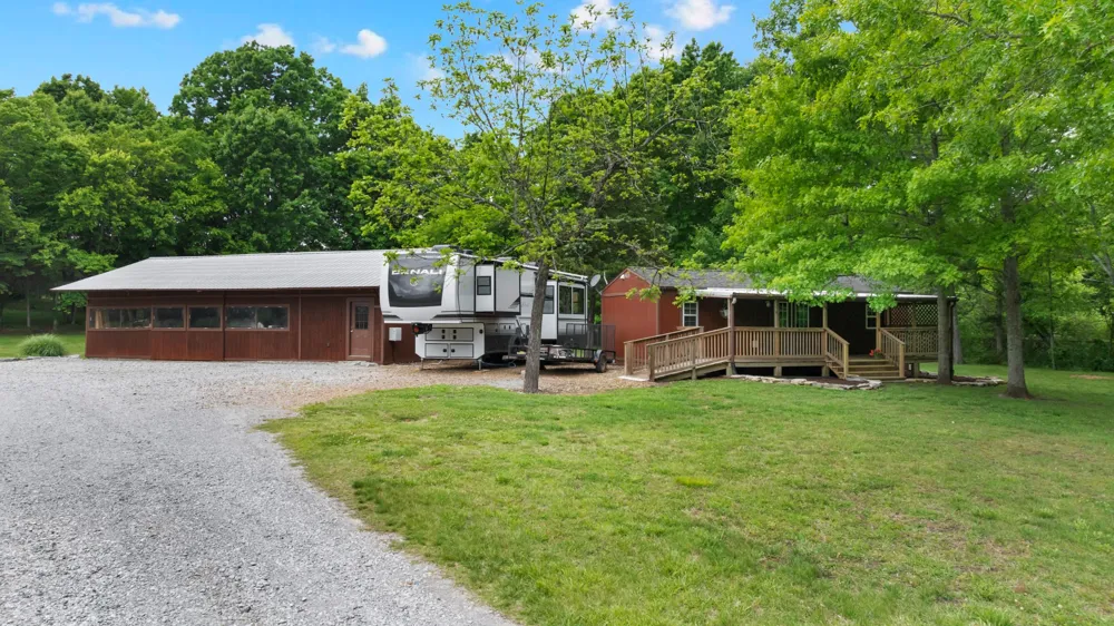 990 Bugscuffle Rd Wartrace, TN 37183