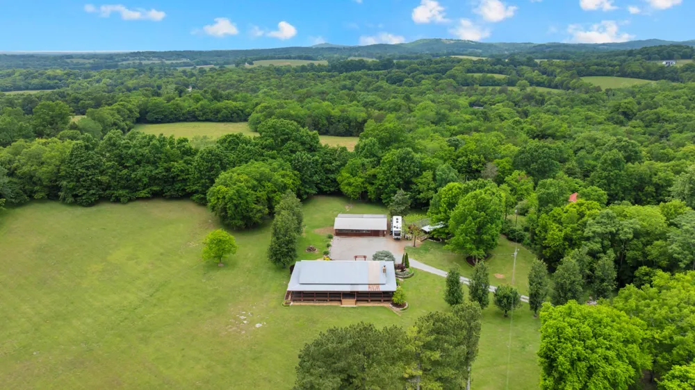 990 Bugscuffle Rd Wartrace, TN 37183