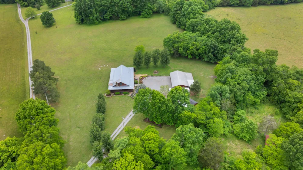 990 Bugscuffle Rd Wartrace, TN 37183