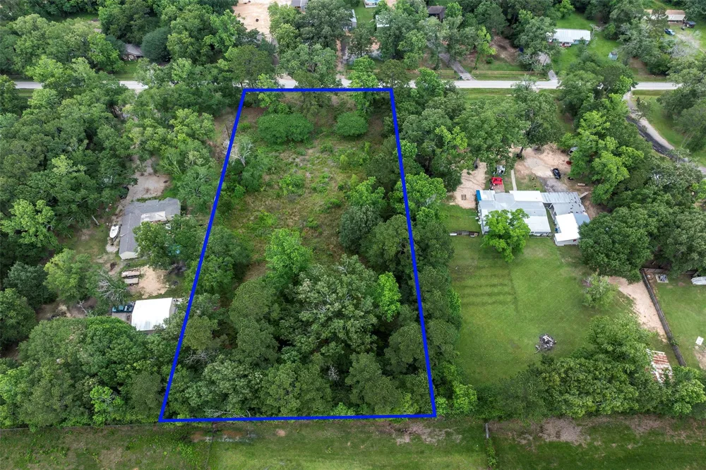 207 Blue Lake Drive Huffman, TX 77336