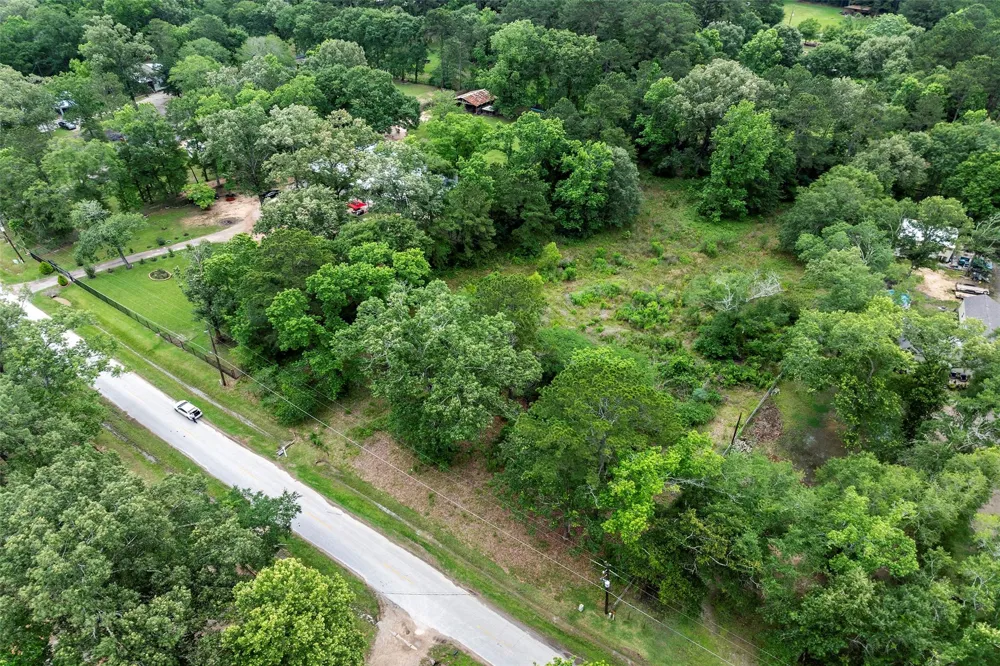 207 Blue Lake Drive Huffman, TX 77336