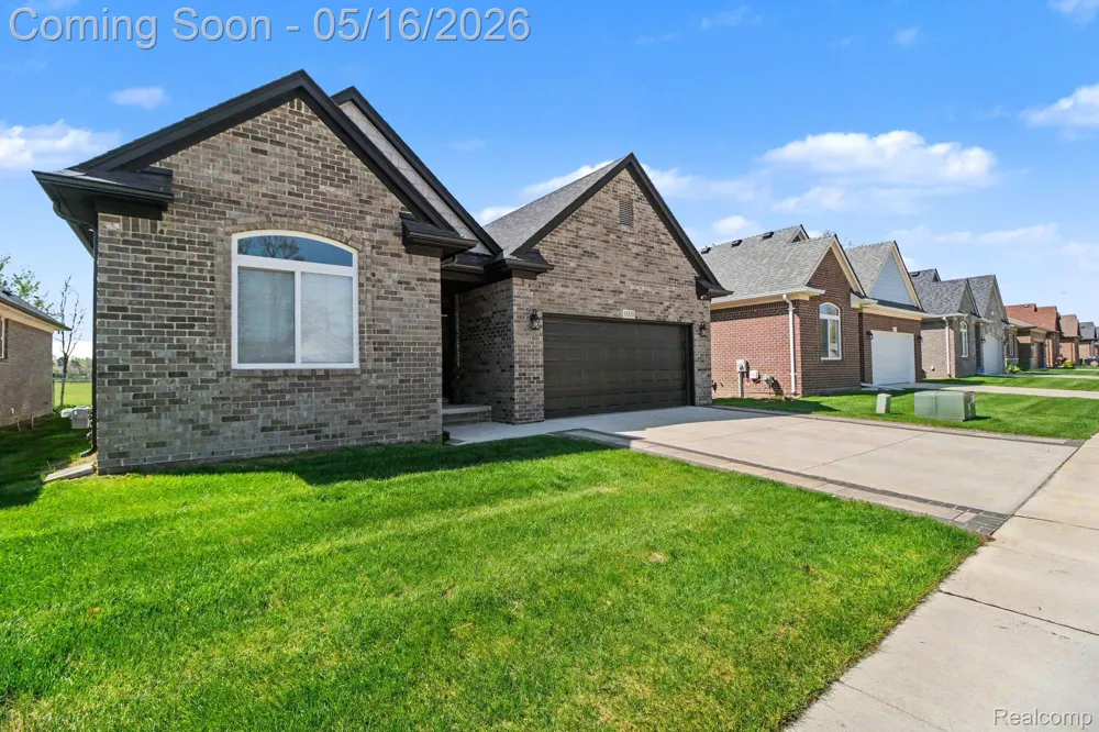 15330 Eton Pointe Drive Clinton Charter Township, MI 48035