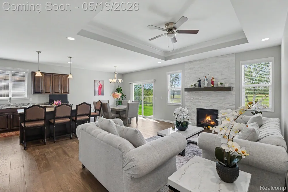 15330 Eton Pointe Drive Clinton Charter Township, MI 48035