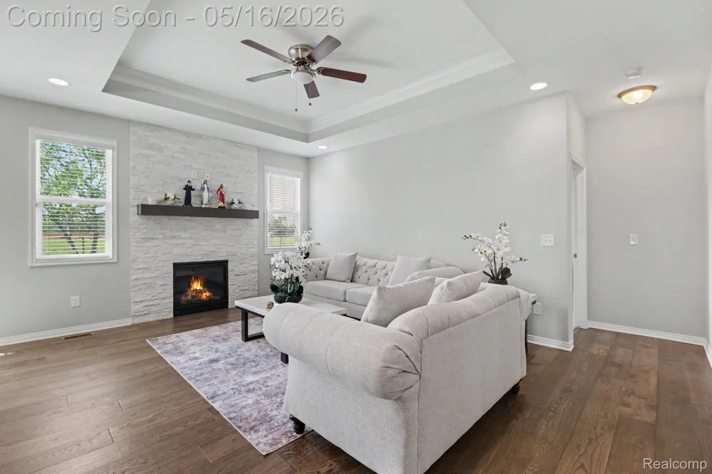15330 Eton Pointe Drive Clinton Charter Township, MI 48035