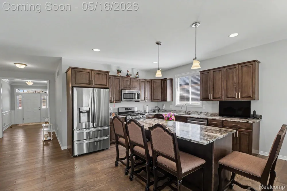 15330 Eton Pointe Drive Clinton Charter Township, MI 48035