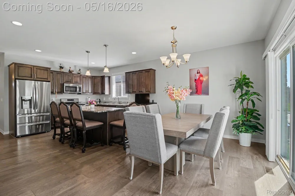 15330 Eton Pointe Drive Clinton Charter Township, MI 48035