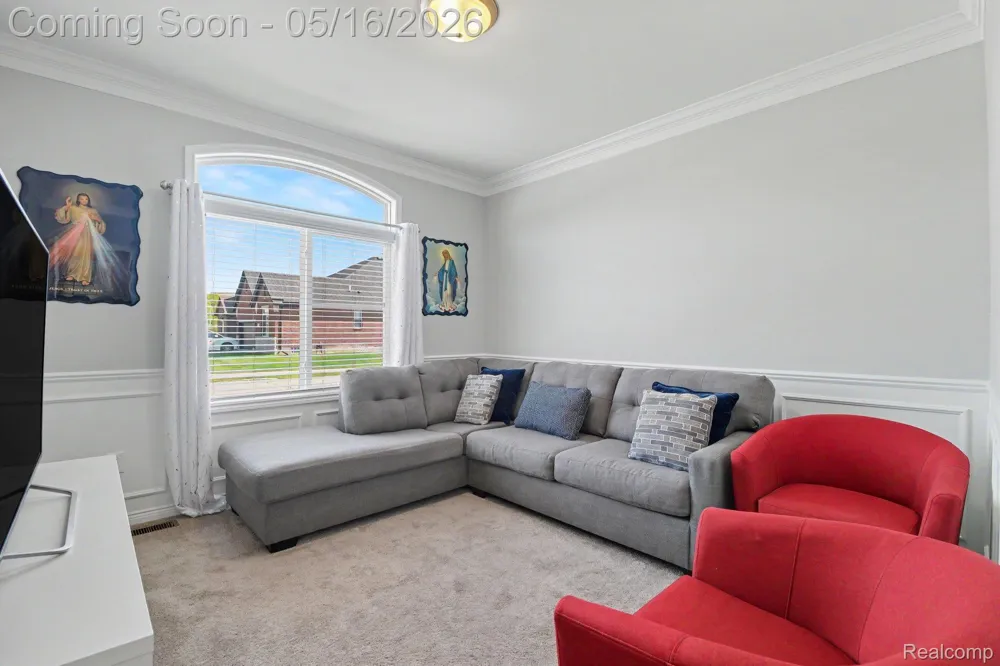 15330 Eton Pointe Drive Clinton Charter Township, MI 48035