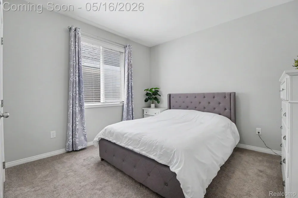 15330 Eton Pointe Drive Clinton Charter Township, MI 48035
