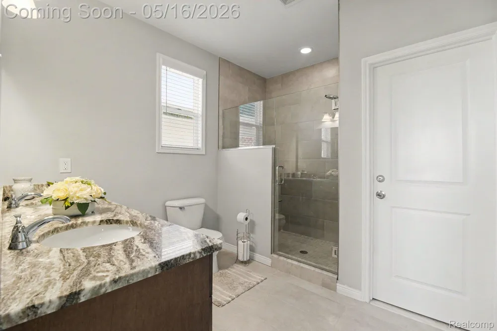 15330 Eton Pointe Drive Clinton Charter Township, MI 48035