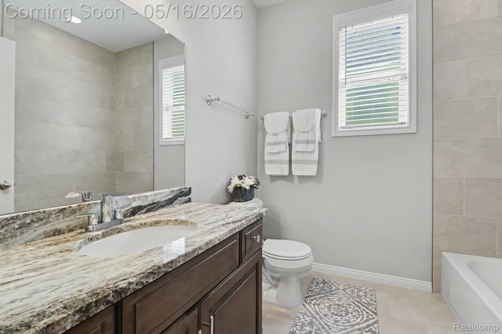 15330 Eton Pointe Drive Clinton Charter Township, MI 48035