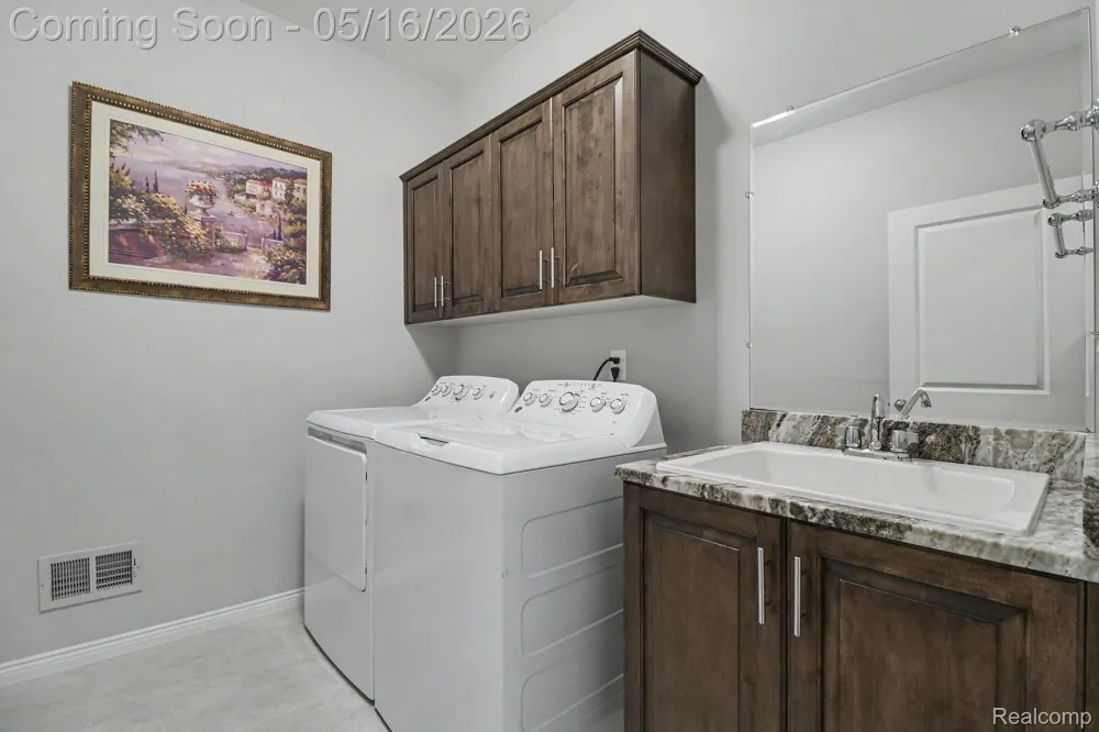 15330 Eton Pointe Drive Clinton Charter Township, MI 48035