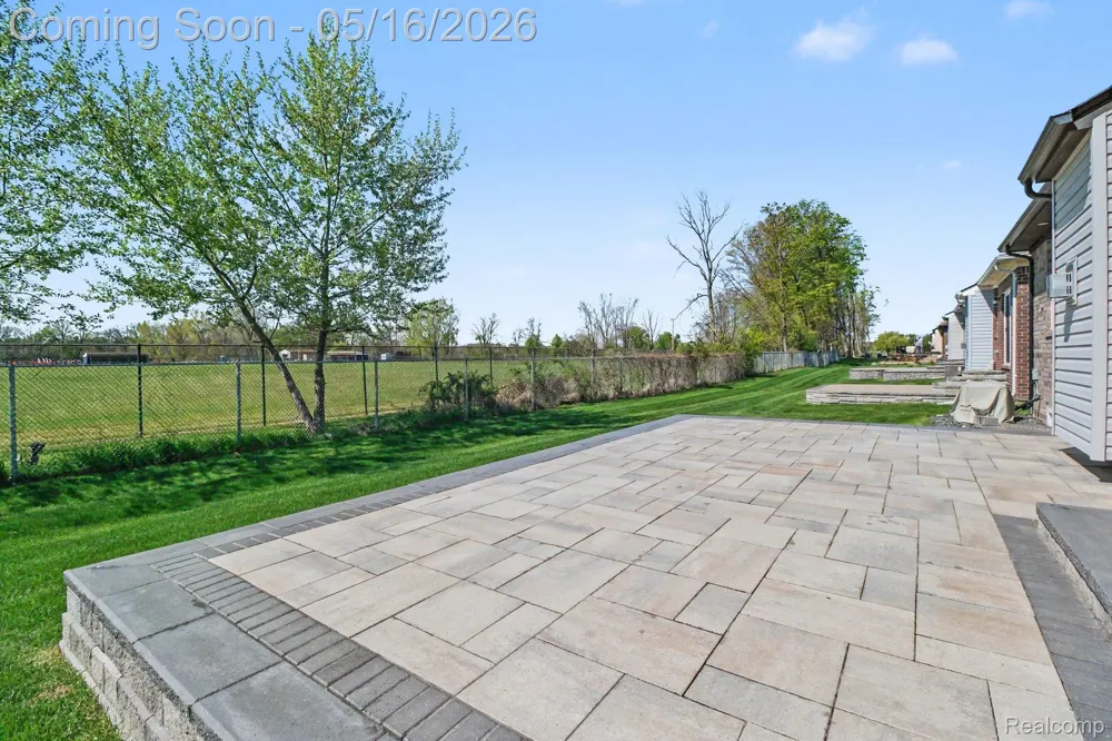 15330 Eton Pointe Drive Clinton Charter Township, MI 48035