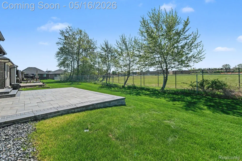 15330 Eton Pointe Drive Clinton Charter Township, MI 48035