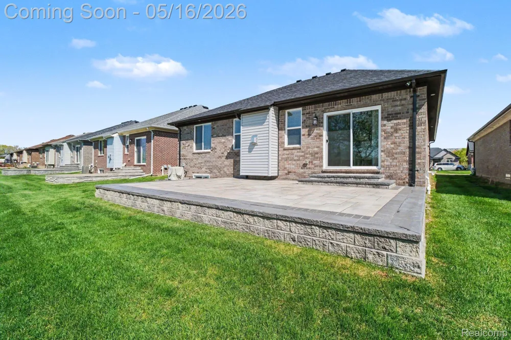 15330 Eton Pointe Drive Clinton Charter Township, MI 48035
