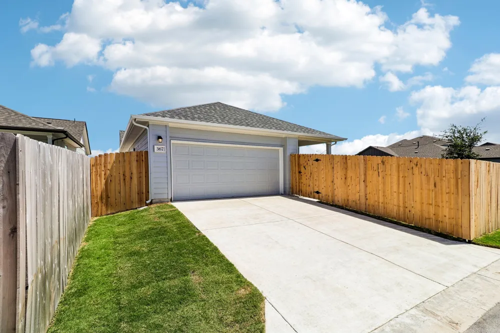 367 Porter Country Parkway Buda, TX 78610